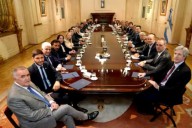 EN LA MESA GRANDE! Valdés entre los gobernadores con Milei