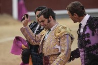Morante de la Puebla se retira por sorpresa tras una tarde histórica en Las Ventas