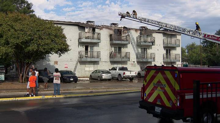 Flames destroy part of East Dallas condominium complex