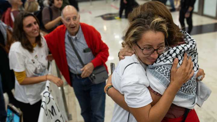 Chegan a España os cinco membros da flotilla que seguían en Israel, entre eles Reyes Rigo
