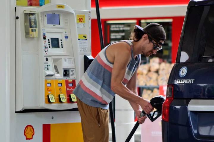 National average gas prices fall below $3 per gallon, lowest since 2020