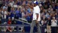 Joe Carter throws first pitch, wears Blue Jays’ home run jacket at World Series Game 2