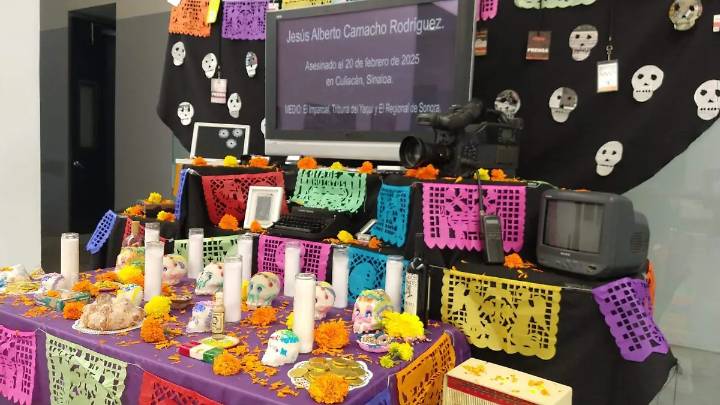 Elaboran altar para recordar a periodistas asesinados en Tijuana; reclaman que no queden impunes