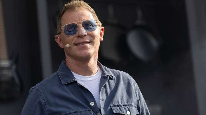 Bobby Flay Will Never Do This One Thing When Dining At A Restaurant