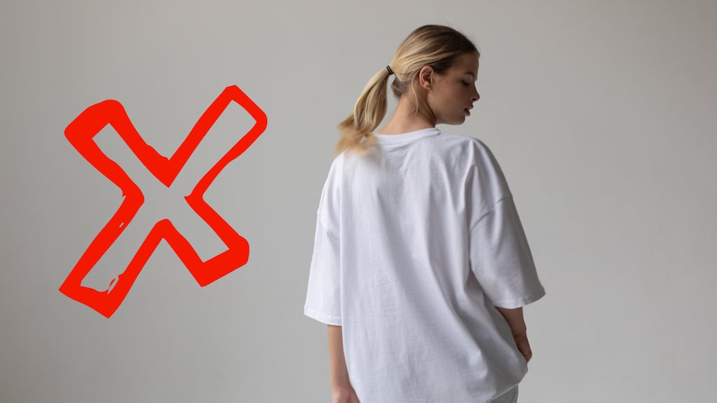 Adiós a las remeras oversized: la nueva alternativa que es tendencia para el verano 2026