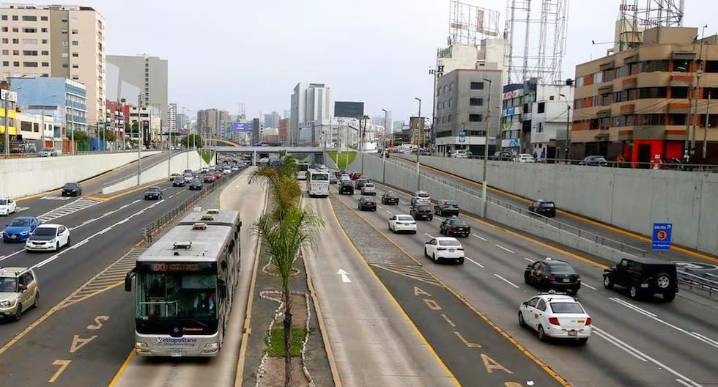 Reportan en La Victoria incendio de vehículo en cruce de la Vía Expresa con avenida Canadá últimas