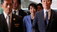 Sanae Takaichi, primera mujer al frente del Gobierno en Japón: fue presentadora de TV e integrante de un grupo de heavy