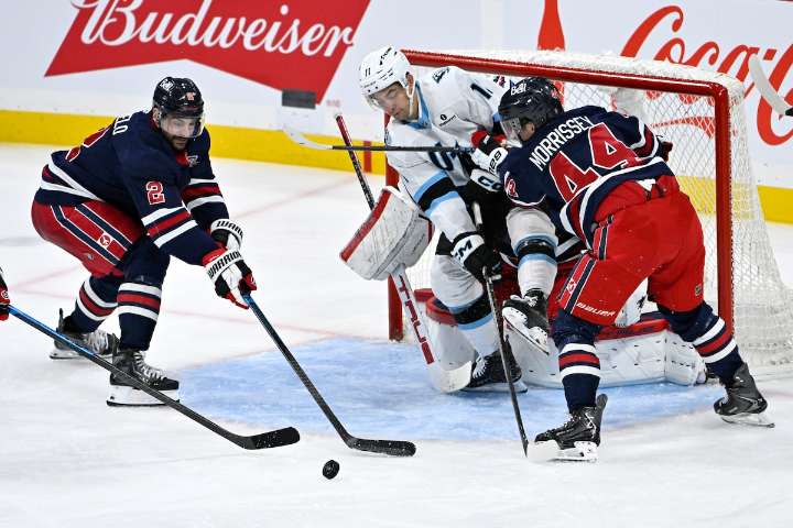 Mammoth beat Jets 3-2 for seven straight victories