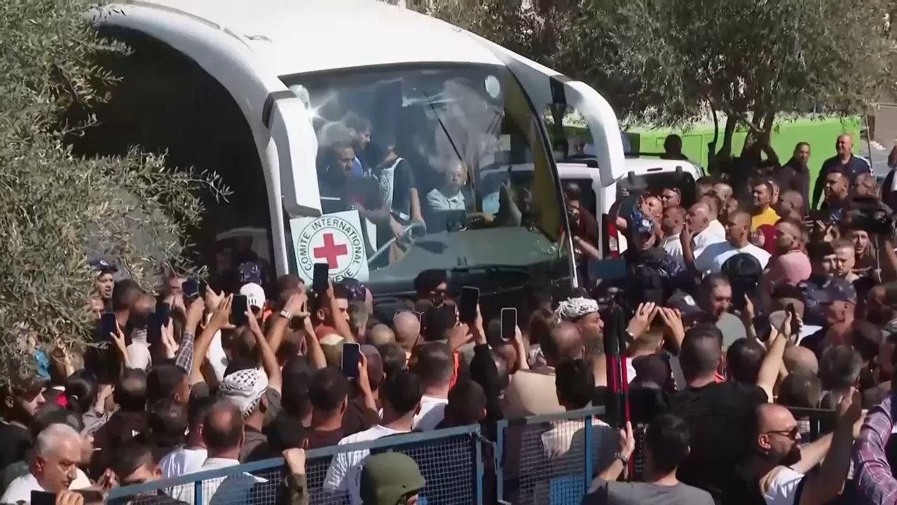 Released Palestinians met by cheering crowd in West Bank