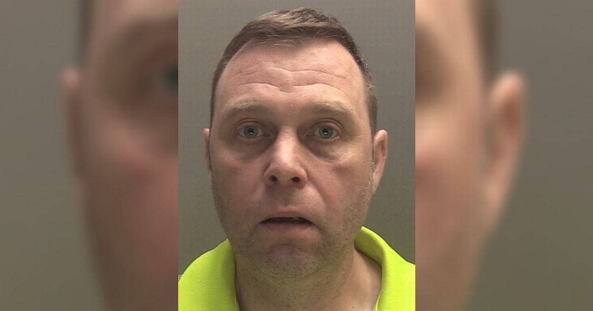 Dog became suspicious when man wore two pairs of trousers to work