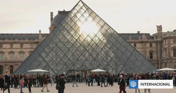Fiscalía de Francia confirma arresto de 2 sospechosos por robo de Louvre: uno intentó huir del país