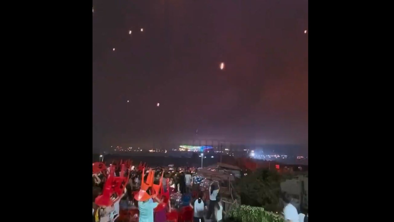 Pánico en un espectáculo de drones en China: se convirtió en una lluvia de fuego