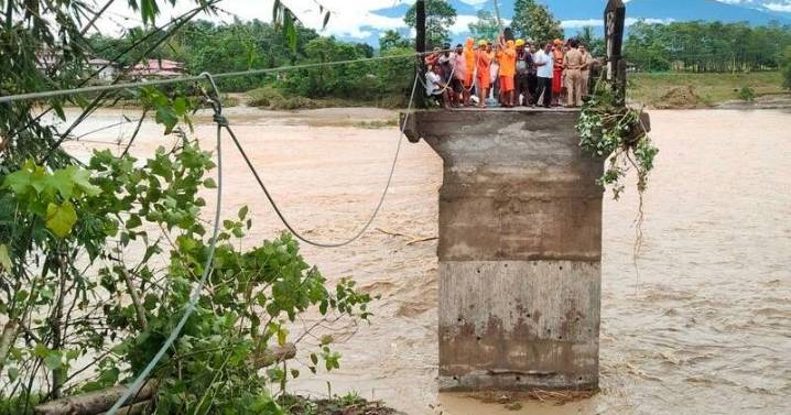 Heavy rain triggers deadly floods, landslides in India