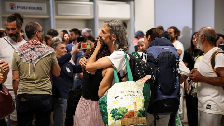 Los españoles de la Flotilla denuncian malos tratos por parte de Israel: "Nos han golpeado, arrastrado por el suelo y atado de pies y manos"