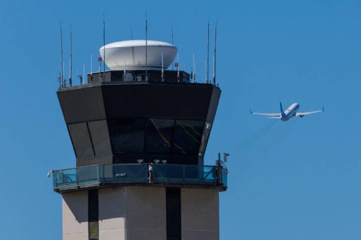 Shutdown puts renewed spotlight on cracks in U.S. aviation system