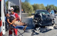 Accidente en obra inconclusa del bulevar Nazario Ortiz Garza deja dos lesionados y un vehículo destrozado