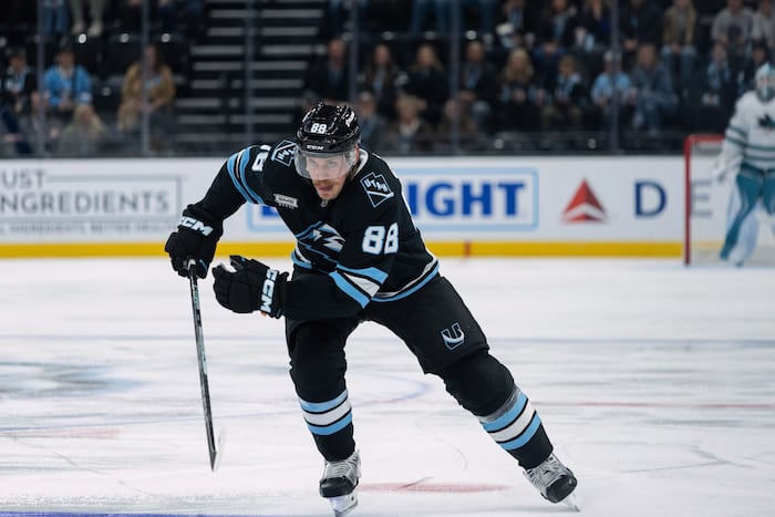Schmaltz gets second career hat trick for first three goals of season as Mammoth beat Sharks 6