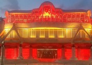 La Asamblea Regional se ilumina con los colores de la bandera de España por el Día de la Fiesta Nacional