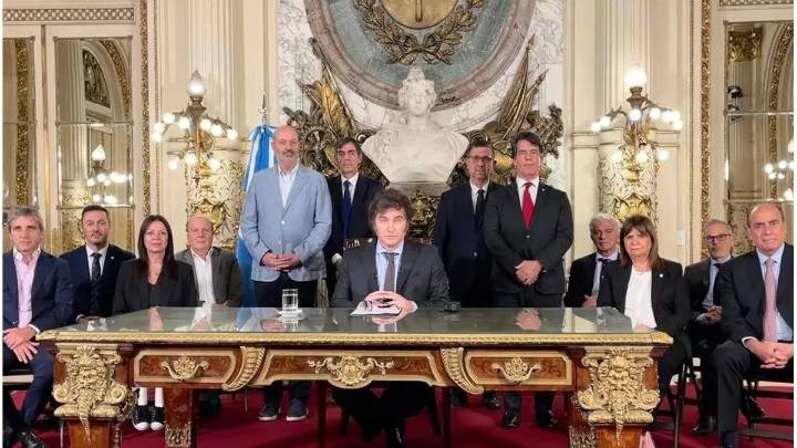 Javier Milei confirmó que hará cambios en el Gabinete tras las elecciones del domingo