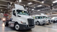 Trump pone fecha a imposición de aranceles del 25 % a camiones importados