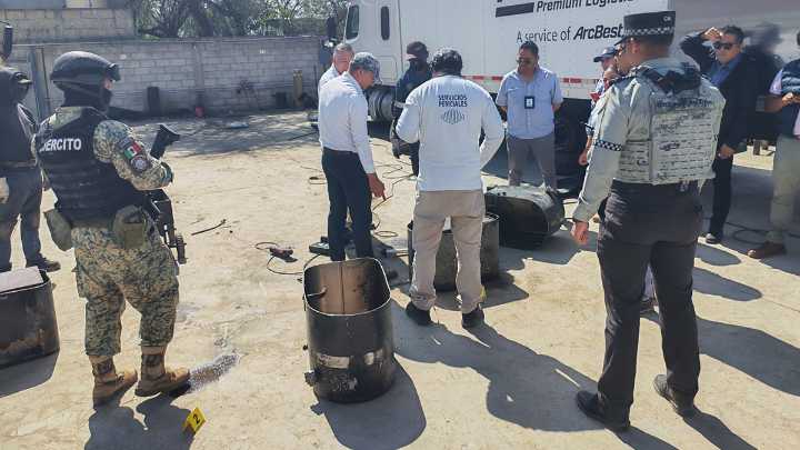 Autoridades mexicanas hallan 82 kilos de cocaína tras desarmar un camión abandonado en Querétaro