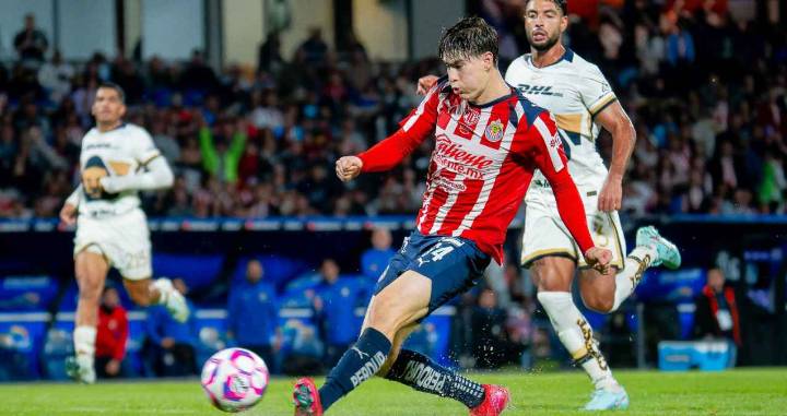 Chivas vence 2-1 a Pumas con cierre espectacular en la Jornada 12 del Apertura 2025