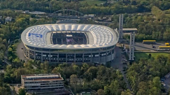 Liverpool grounded by flight issue before Champions League trip