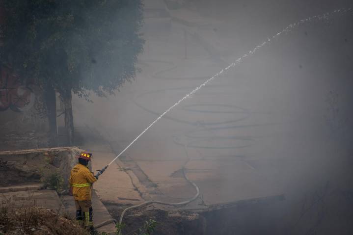 Fuertes vientos provocan incendio forestal en Valle del Rubí