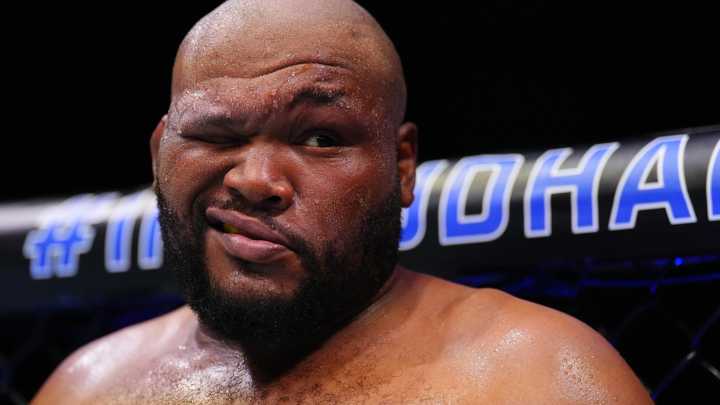 UFC 321 star has major wardrobe malfunction midway through fight as fans go wild over hilarious moment