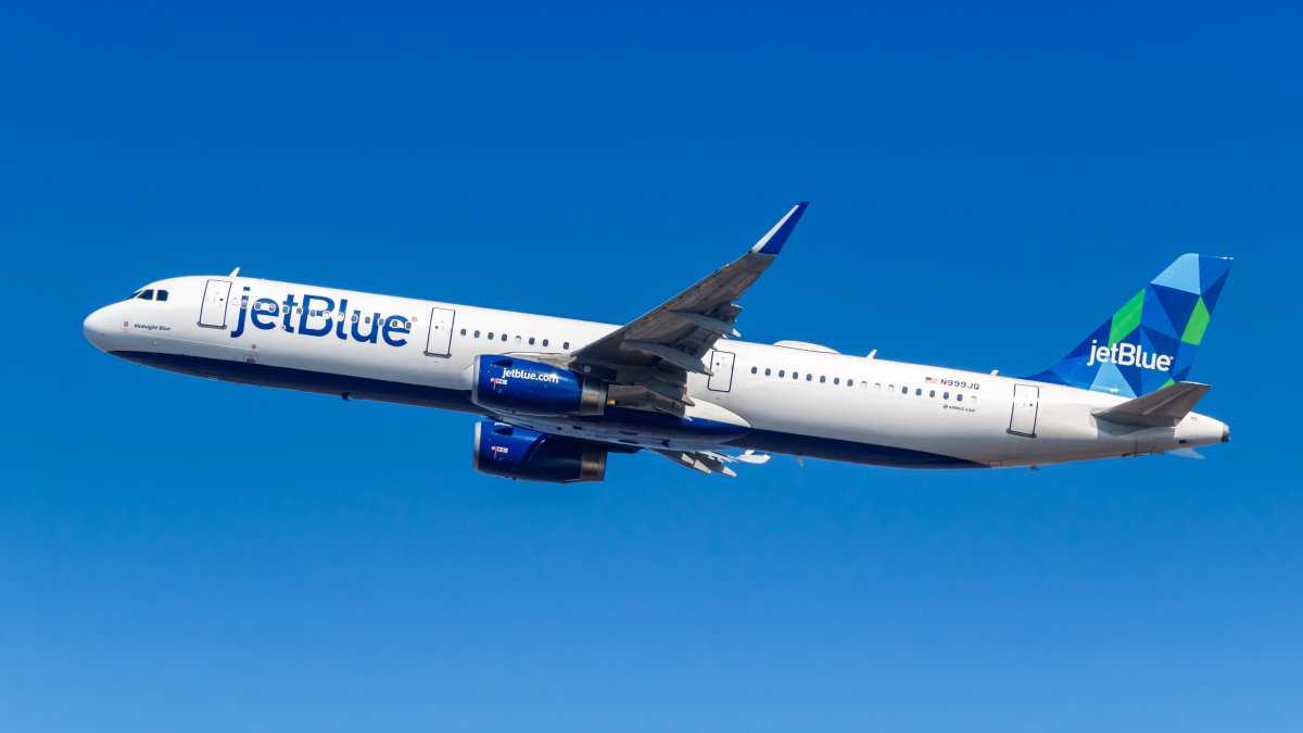 JetBlue passengers hospitalized after emergency landing in Florida