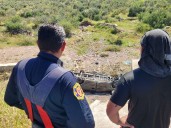 Se incendia camioneta tras volcadura en la carretera a Delicias