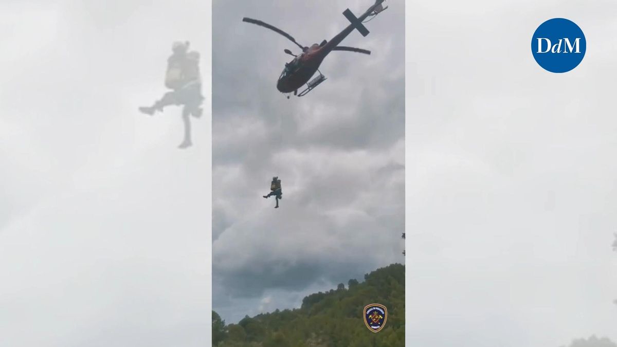 Los Bombers rescatan en helicóptero a una excursionista herida en Cala Deià