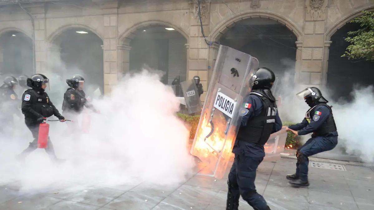 Más de 90 policías resultaron lesionados en marcha 2 de Octubre; tres están graves