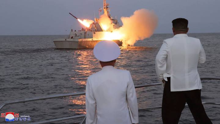 Corea del Norte desafía a Trump y realiza lanzamiento de misiles a pocas horas de su visita a la península