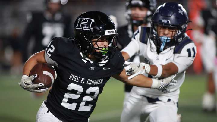 Del Valle's defense against Hanks keys rebound to keep title hopes alive