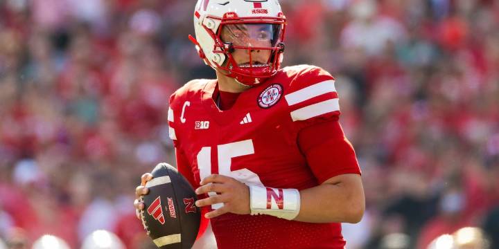 Nebraska breaks away from the Spartans late to win 38