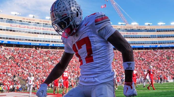 Sayin throws 4 TD passes as No. 1 Ohio State throttles Wisconsin 34