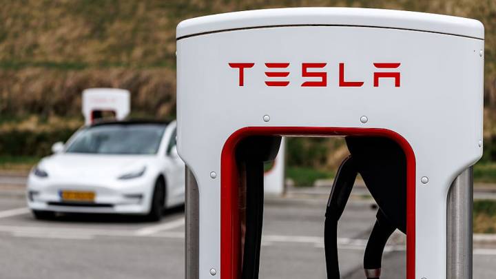 Tesla no la pasa bien: resultados del tercer trimestre demuestran caída de la compañía de Elon Musk