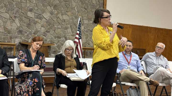 Pleasant Valley asks AISD tough questions on school's closing
