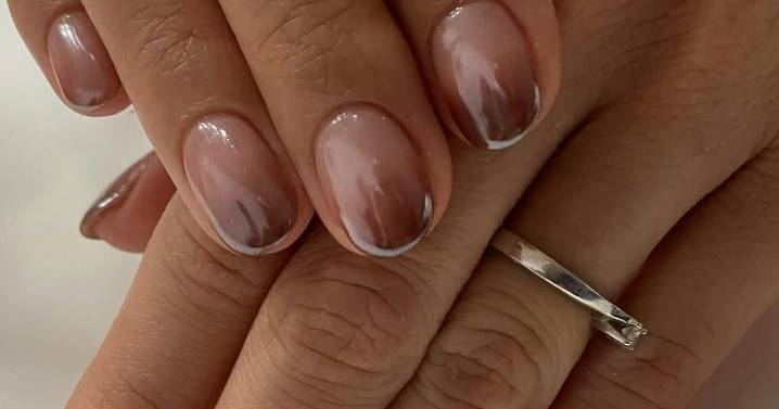 "Toasted Nails" Are Everywhere This Fall & They're So Chic