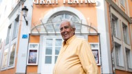 Isidoro Saavedra, 91 años: "Abrí por primera vez las puertas del Gran Teatro de Cáceres y nunca olvidaré el frío que hacía aquel día"