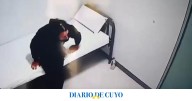 Aislado en una celda y vigilado las 24 horas: así pasa los días en prisión el doble femicida de Córdoba