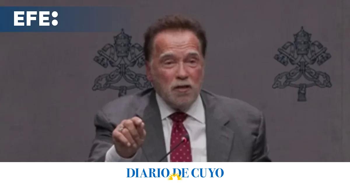 Schwarzenegger visita el Vaticano para impulsar el fin de combustibles fósiles
