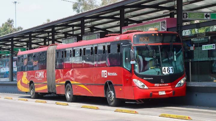 PT propone duplicar las multas en CDMX por invadir el carril del Metrobús