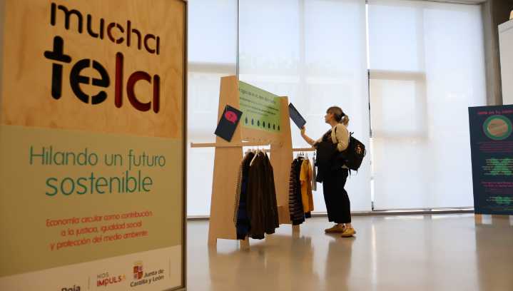 'Mucha Tela... Hilando un futuro sostenible', la exposición en Salamanca para reflexionar sobre la moda