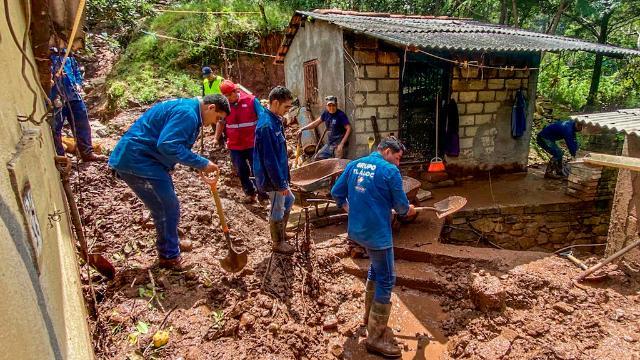 Mantienen atención a población afectada por lluvias en Santo Tomás de los Plátanos
