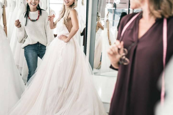 Woman Sparks Backlash Online After Admitting She Told a Friend Her Wedding Dress Is 'Ugly'