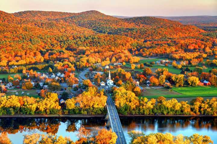 The Science Behind Peak Fall Colors: What to Expect in 2025