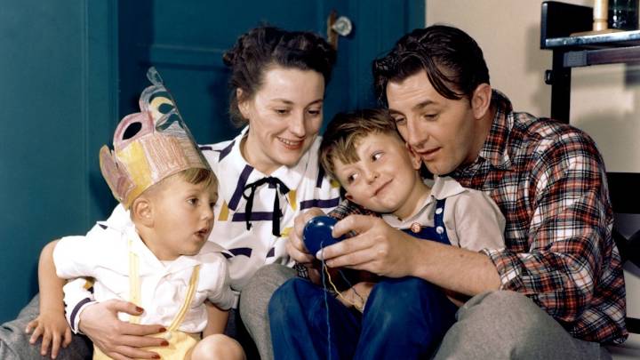 Robert Mitchum’s lookalike son James dies aged 84