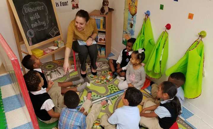 En Long Island cuidar hijos pequeños cuesta más que la universidad